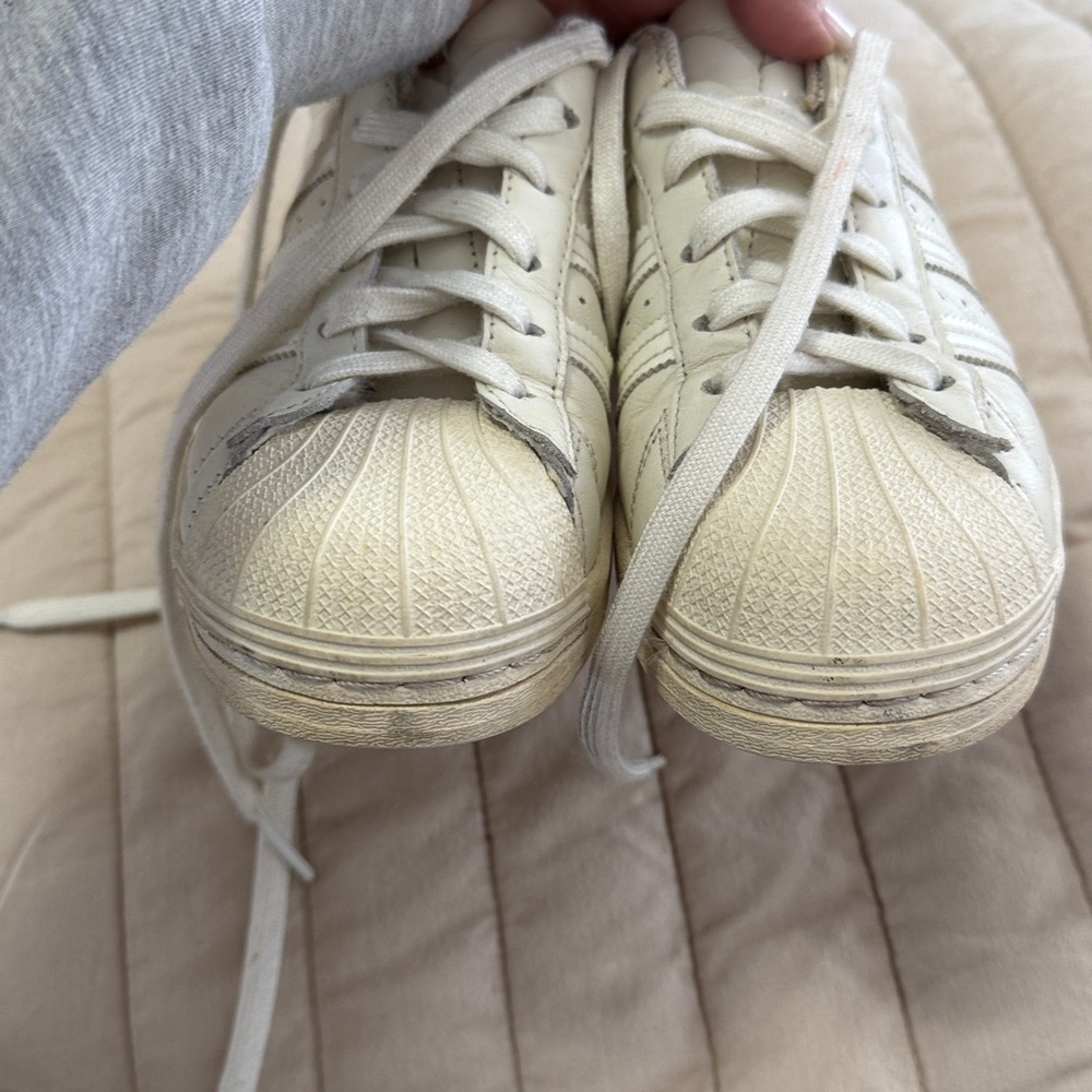 Adidas Shell Toe size 6 - Picture 2 of 4